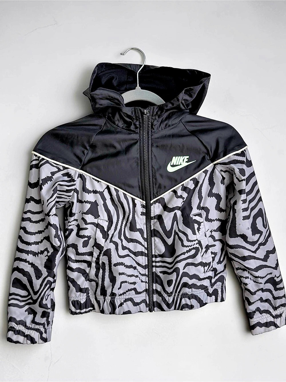 Nike Kids 6-7 year
Animal Print Jacket Like New
